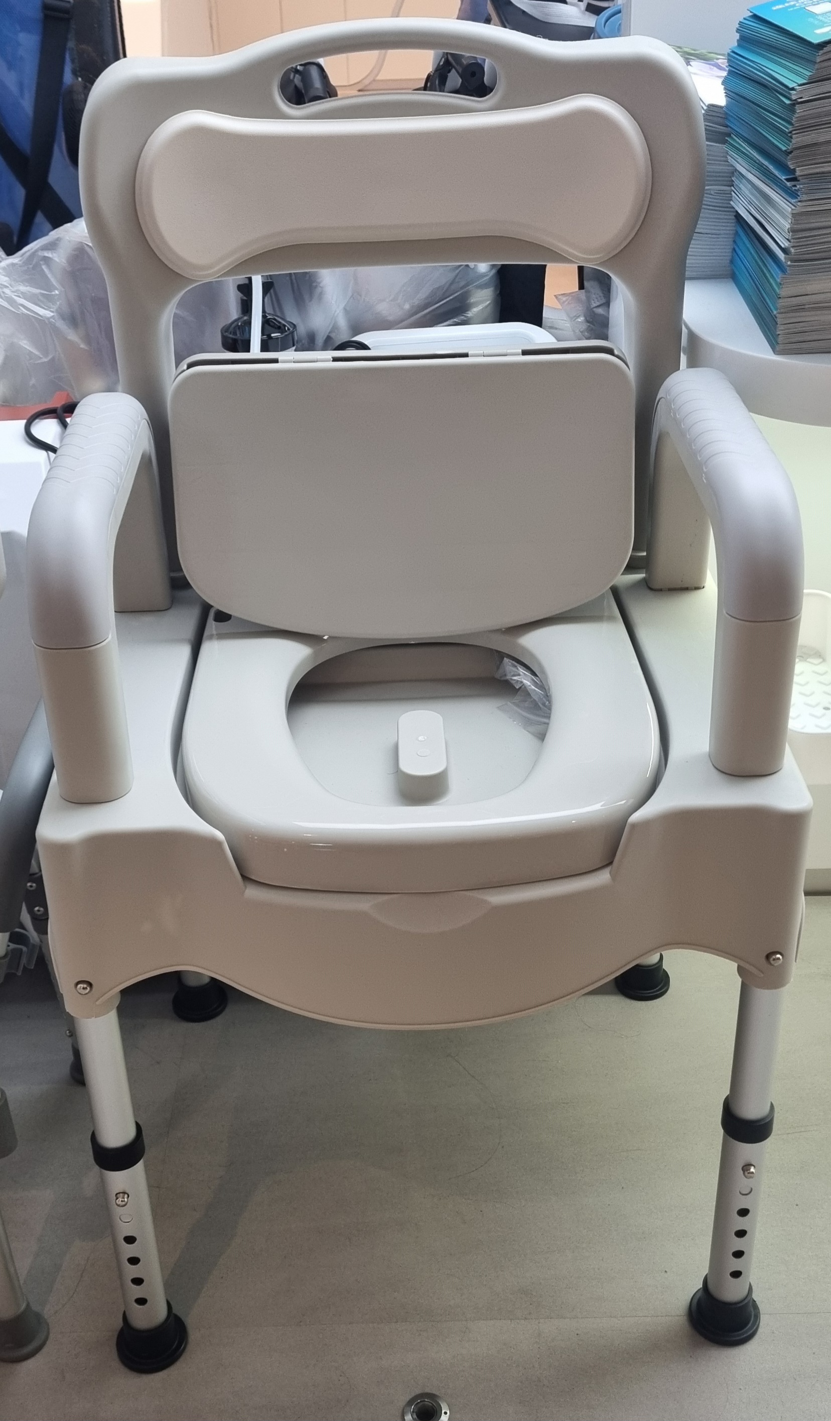 BUZUD Commode chair